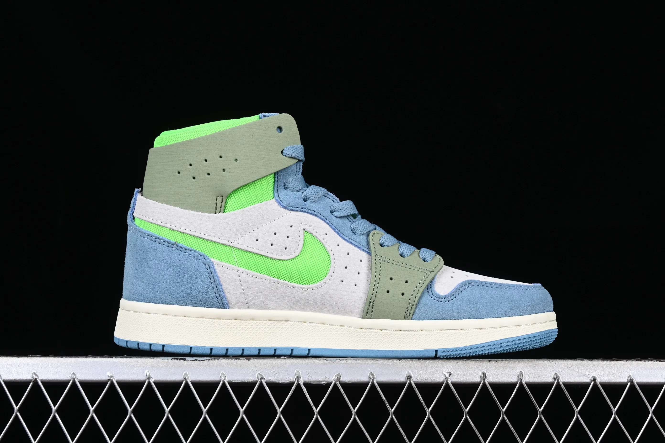 All categories Air Jordan Jordan series basketball shoes Air Jordan 1 High Air Jordan 1 Zoom CMFT AJ1 Joe 1 blue and green color matching DV1305-433